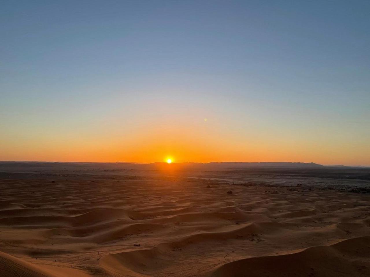 Hotel Les Roches Merzouga Bagian luar foto