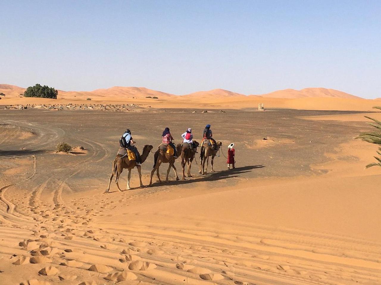 Hotel Les Roches Merzouga Bagian luar foto